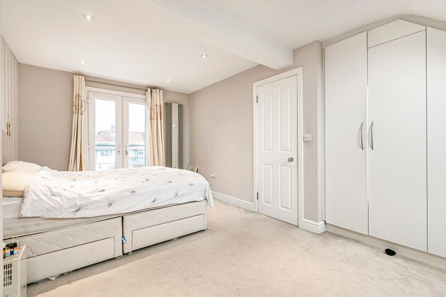 2, Wiltshire Gardens, Twickenham photo 4