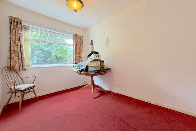 10, Roderick Drive, Wolverhampton photo 3
