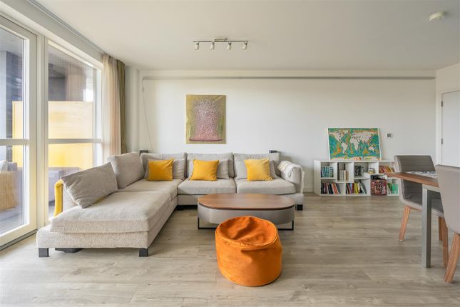 Flat for sale in South Grove, London
