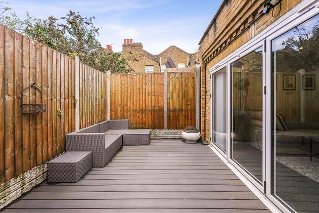 Bungalow to rent in Chaucer Road, London