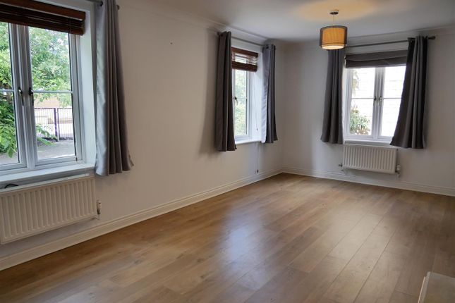 29, Isis Close, Calne photo 3