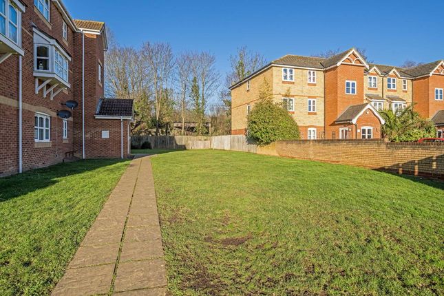 Flat for sale in Woodfield Road, Thames Ditton
