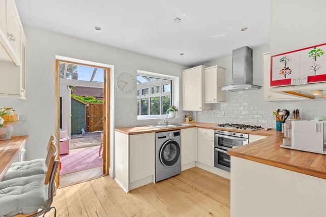 21 Old Town Close, Beaconsfield photo 2