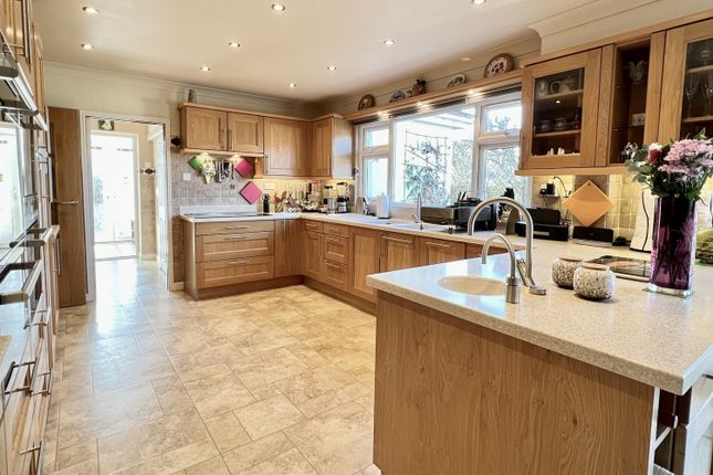 17 Laurel Close, St Leonards, Ringwood photo 4