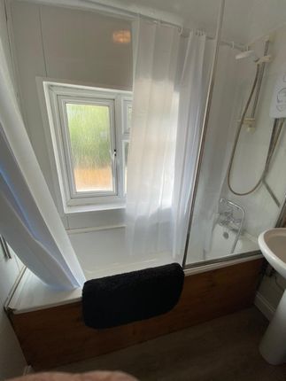 18, Clifton Gardens, Canterbury photo 5