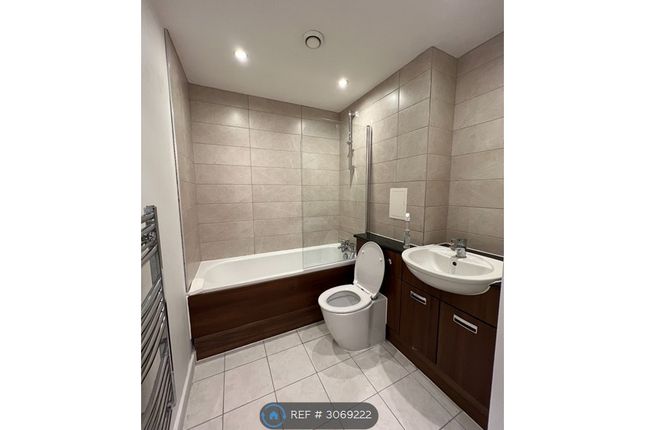 Flat, Walbrook Court Amias Drive, Edgware photo 5