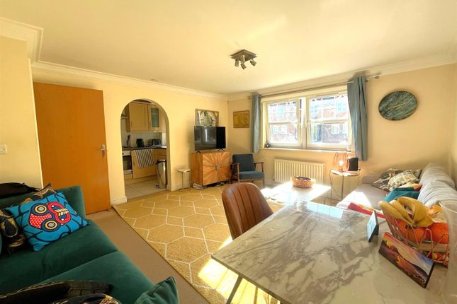 11, Campbell Fields, Aldershot photo 3