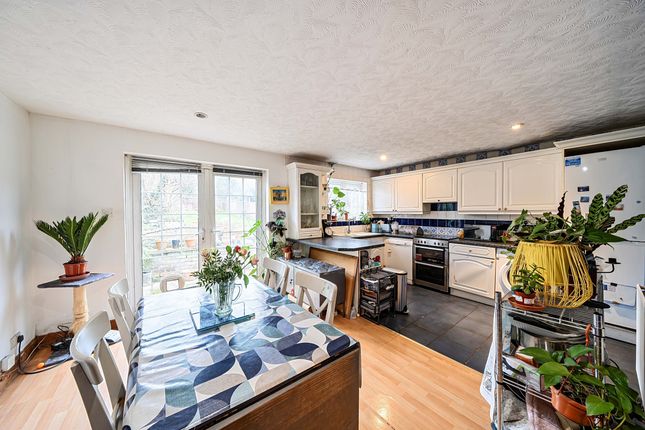 14 The Garth, Abbots Langley photo 4