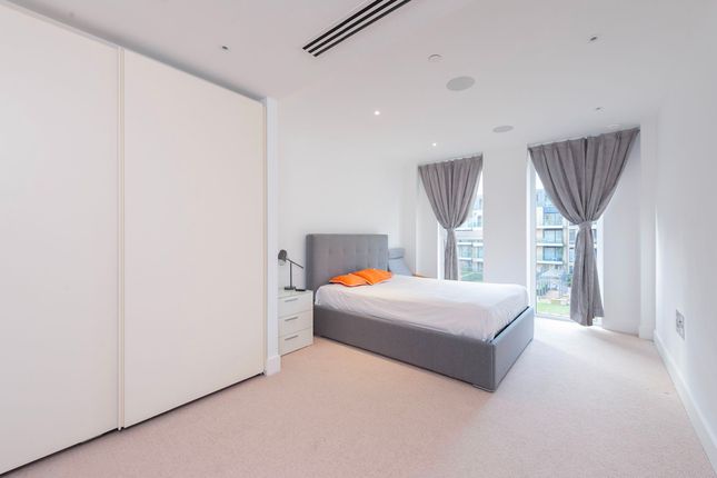 Flat for sale in Westbourne Apartments, Central Avenue, London