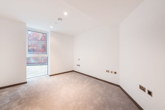 Thumbnail Flat for sale in North Wharf Road, London