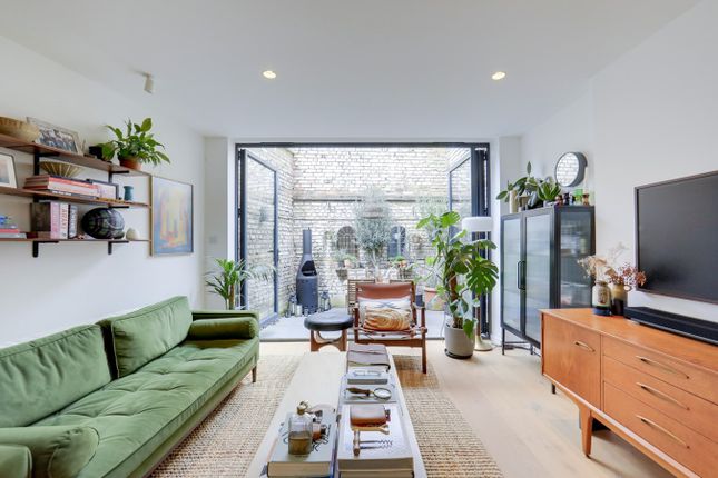 End terrace house for sale in Lamington Mews, Catford, London