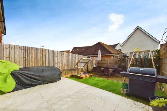 End terrace house for sale in Illett Way, Faygate, Horsham
