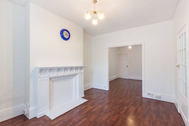 Askew Road, Ravenscourt Park photo 4