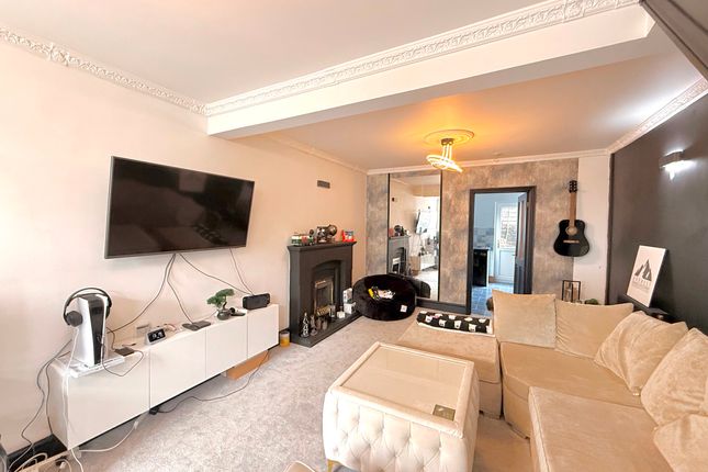 24 Oxford Street, Bridgend photo 5