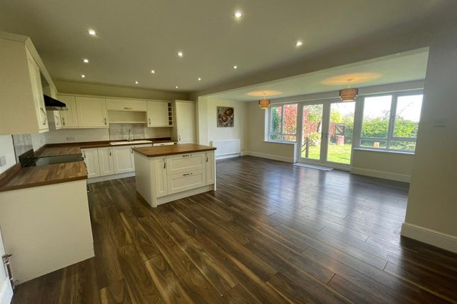 7, Meadow Drive, Grimsby photo 2