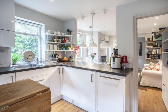 107 Devonport Road, Flat A, London photo 3