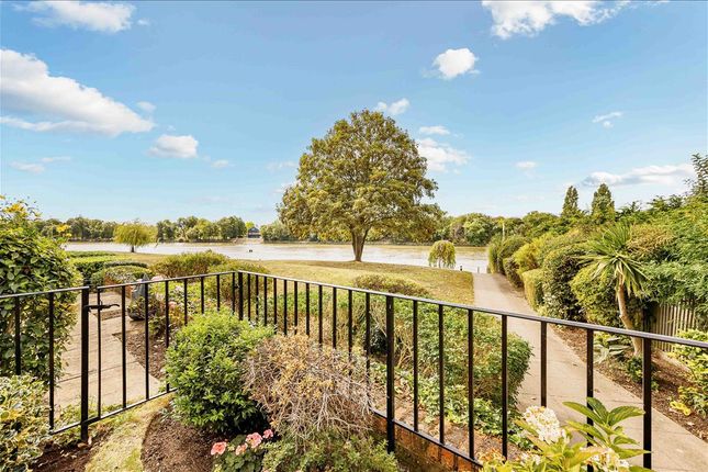 End terrace house for sale in Chiswick Quay, Hartington Road, London