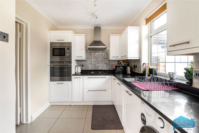 32, Great Bushey Drive, London photo 4