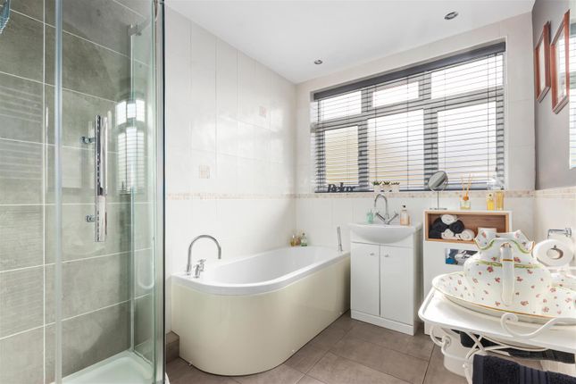 Terraced house for sale in Chatsworth Avenue, London
