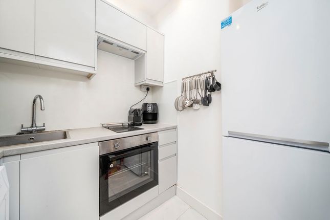 Flat 2, 28A, Essex Road, London photo 4