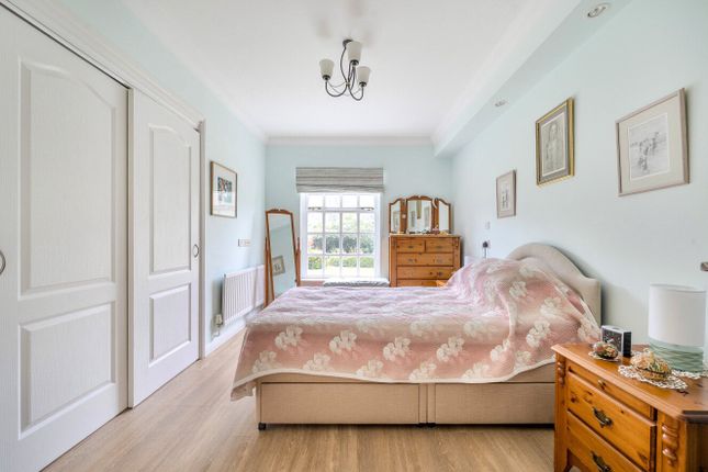 4,, Ravens Court, Castle Village, Hertfordshire photo 4