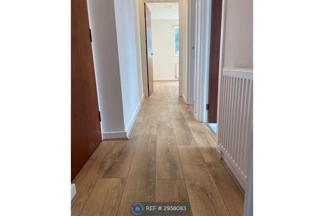 Flat   Leyland Road, Southport photo 4