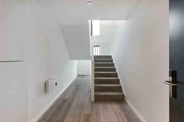 A1403 / 201,, The Penthouse, Whitehall Road photo 4