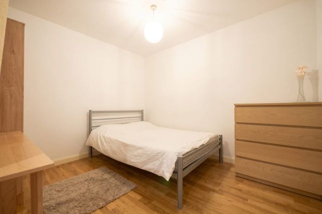 Uxbridge Road, Ealing photo 5