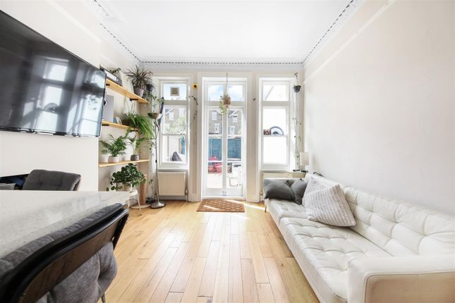 Flat for sale in Halesworth Road, London