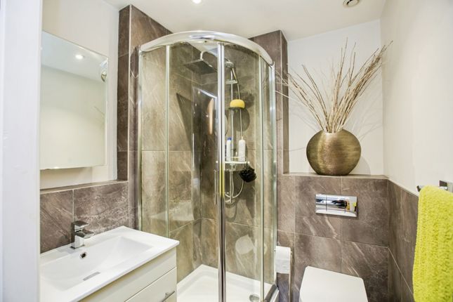 Apartment 9, Riverview,, Oldham Road, West Yorkshire photo 4
