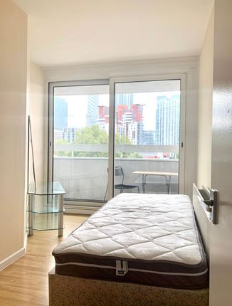 Thumbnail Room to rent in The Quarterdeck, Canary Wharf/Docklands