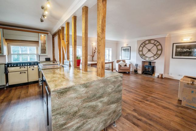 Lounge / Kitchen
