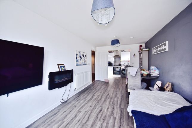 Flat 2, 32, Heath Wood Drive, Kent photo 4