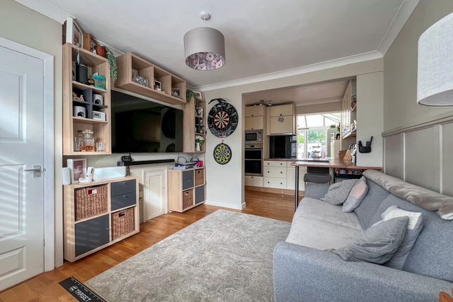 First Avenue, West Molesey photo 3