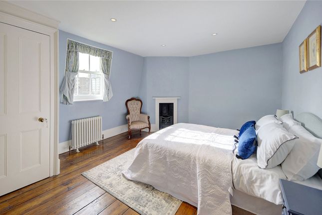 Terraced house for sale in Kensington Square, London