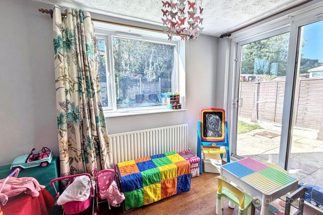 20, Hillside Drive, Nuneaton photo 4
