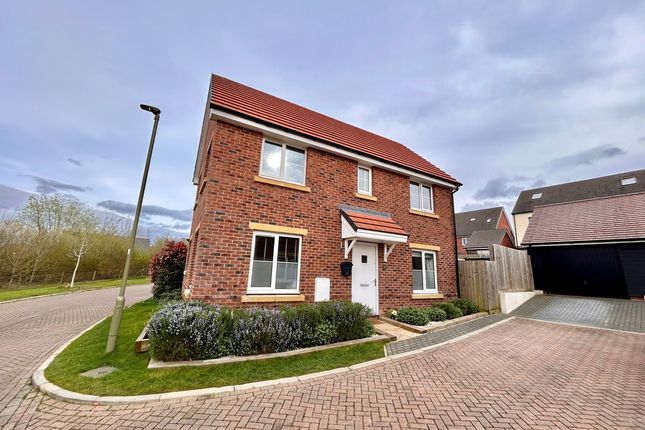 Thumbnail Detached house for sale in Dunnock End, Didcot