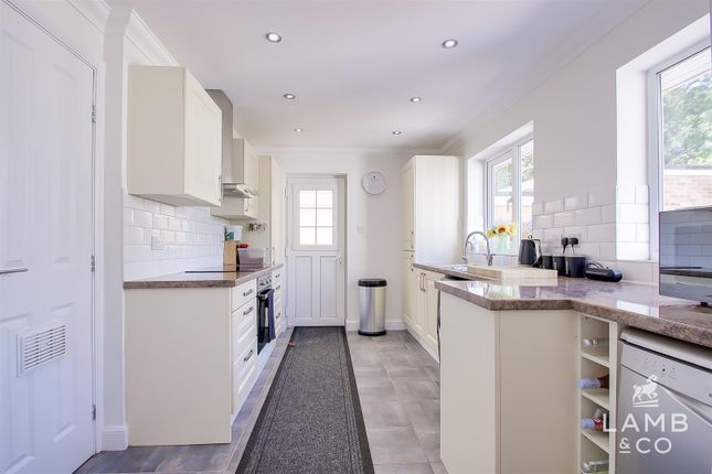 10, Meadow Close Great Bromley, Colchester photo 4
