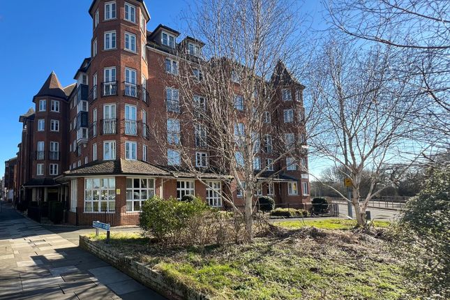 1-bed house on Flat 125, Castlemeads Court, Gloucester, £105,000