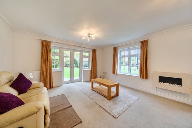 Flat 2, Elder Court, 23, Green Lane, Middlesex photo 2