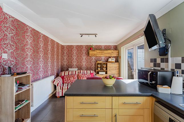 13 Cromwell, Swindon photo 3