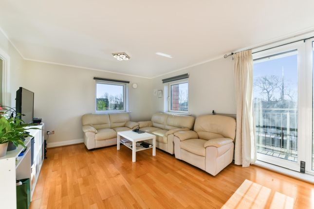 Thumbnail Flat for sale in Holland Gardens, Brentford