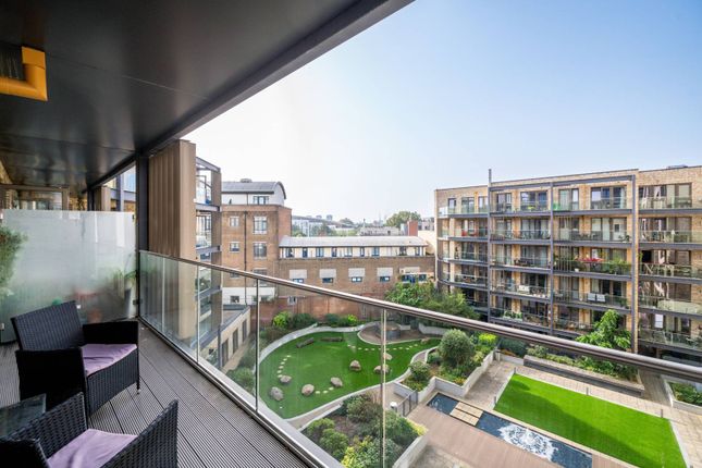 Flat for sale in The Grange, Bermondsey, London