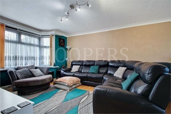 28, Chipstead Gardens, London photo 4