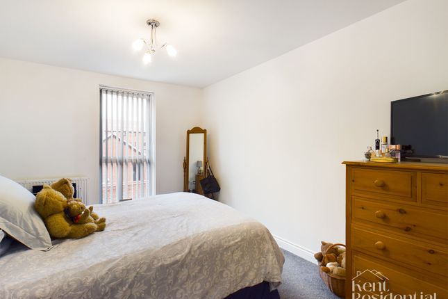 Flat 3, 11 Malpass Drive, West Malling photo 4