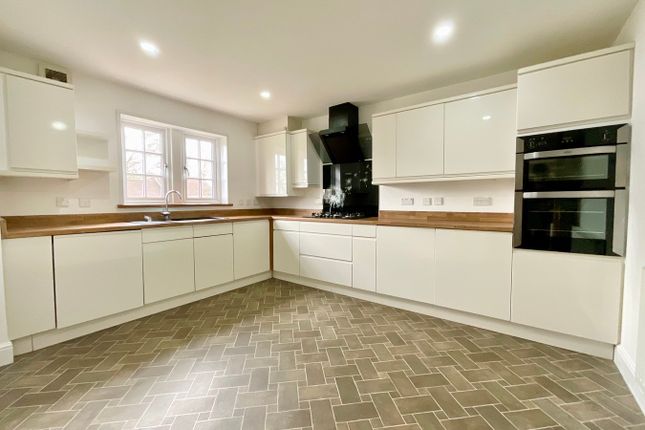 32, Cefn Mably Park, Cardiff photo 5
