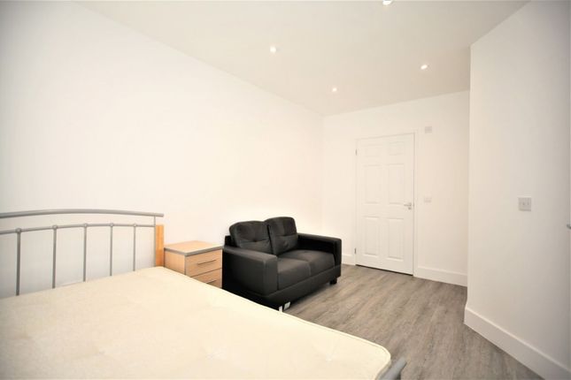 85A Renters Avenue, Hendon photo 3