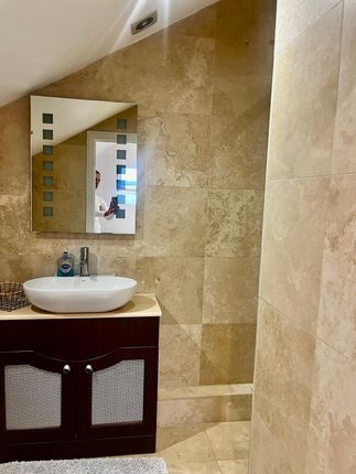 39 Bracken Drive, Chigwell photo 5