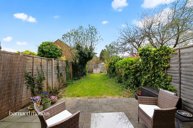 60b, Holly Park Road, London photo 4