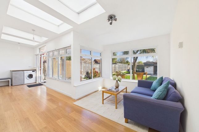 25 Pembroke Avenue, Stanford-Le-Hope photo 4